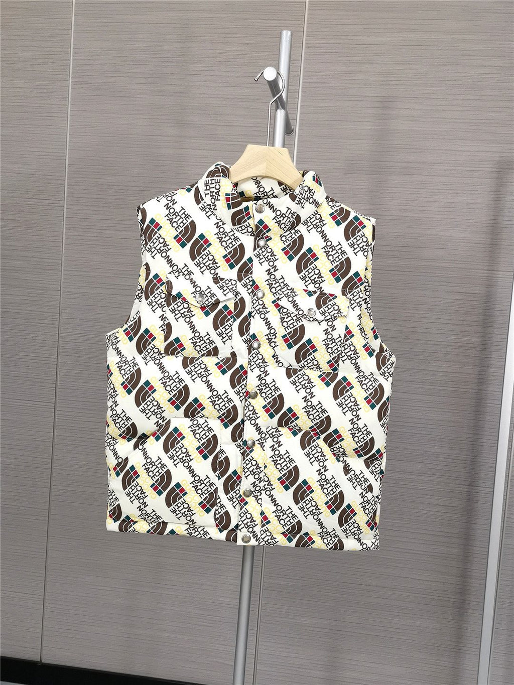 The North Face x Gucci White Diagonal Logo-Print Quilted Vest — front