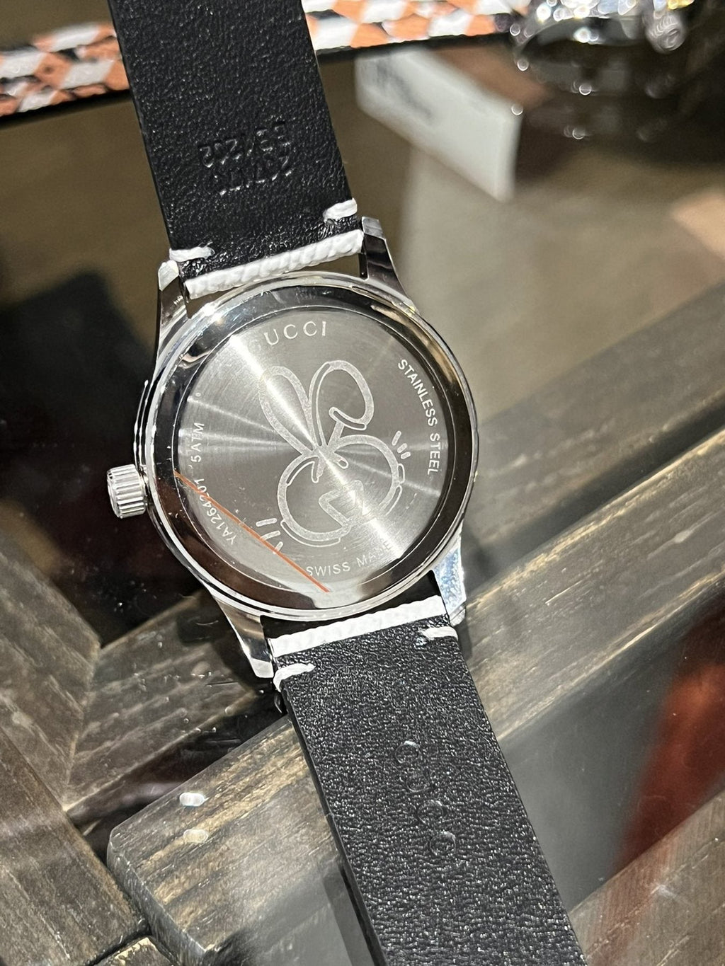 Gucci Geometric-Pattern Watch — detail