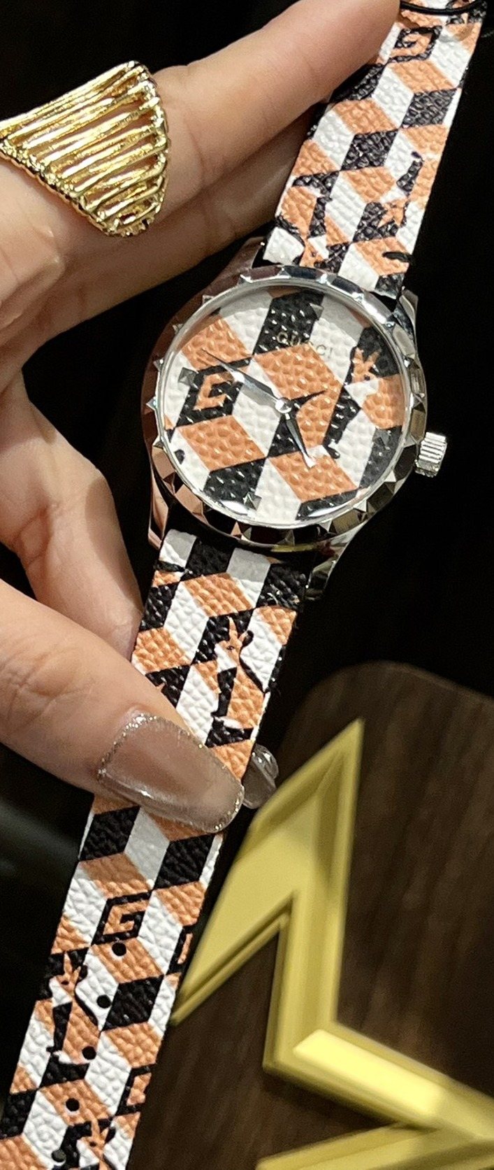 Gucci Geometric-Pattern Watch — hero