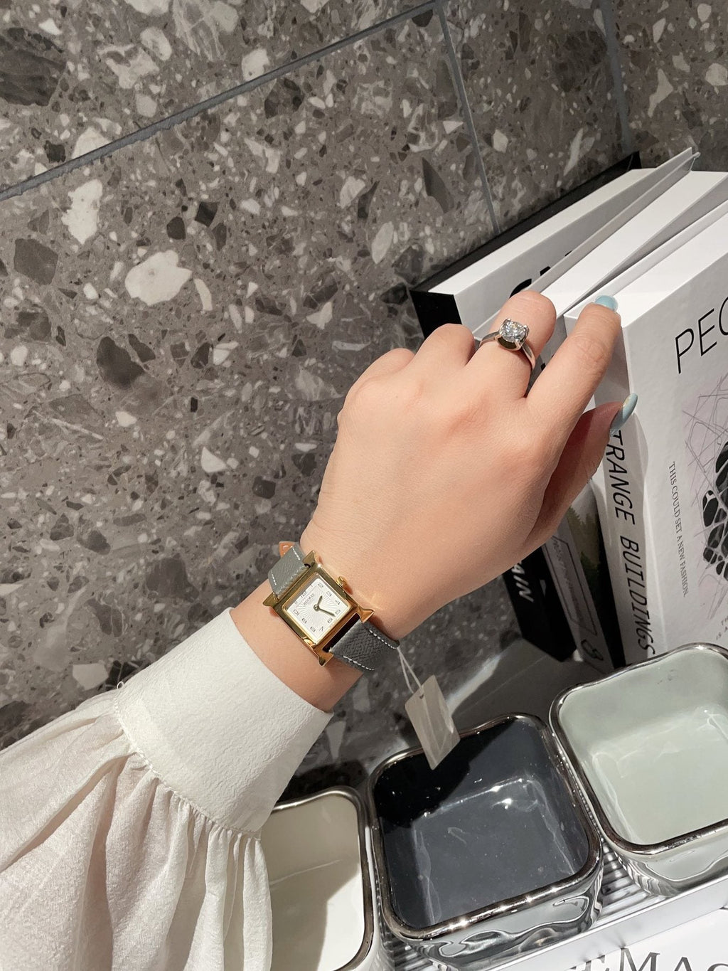 Hermès Gold Brown Strap Watch — model