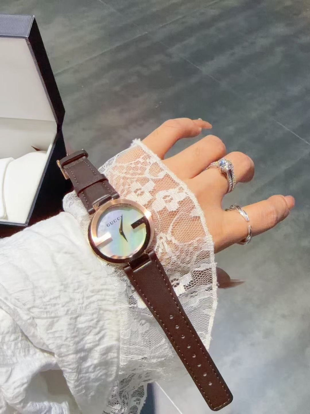 Gucci Brown Leather Strap Watch — model