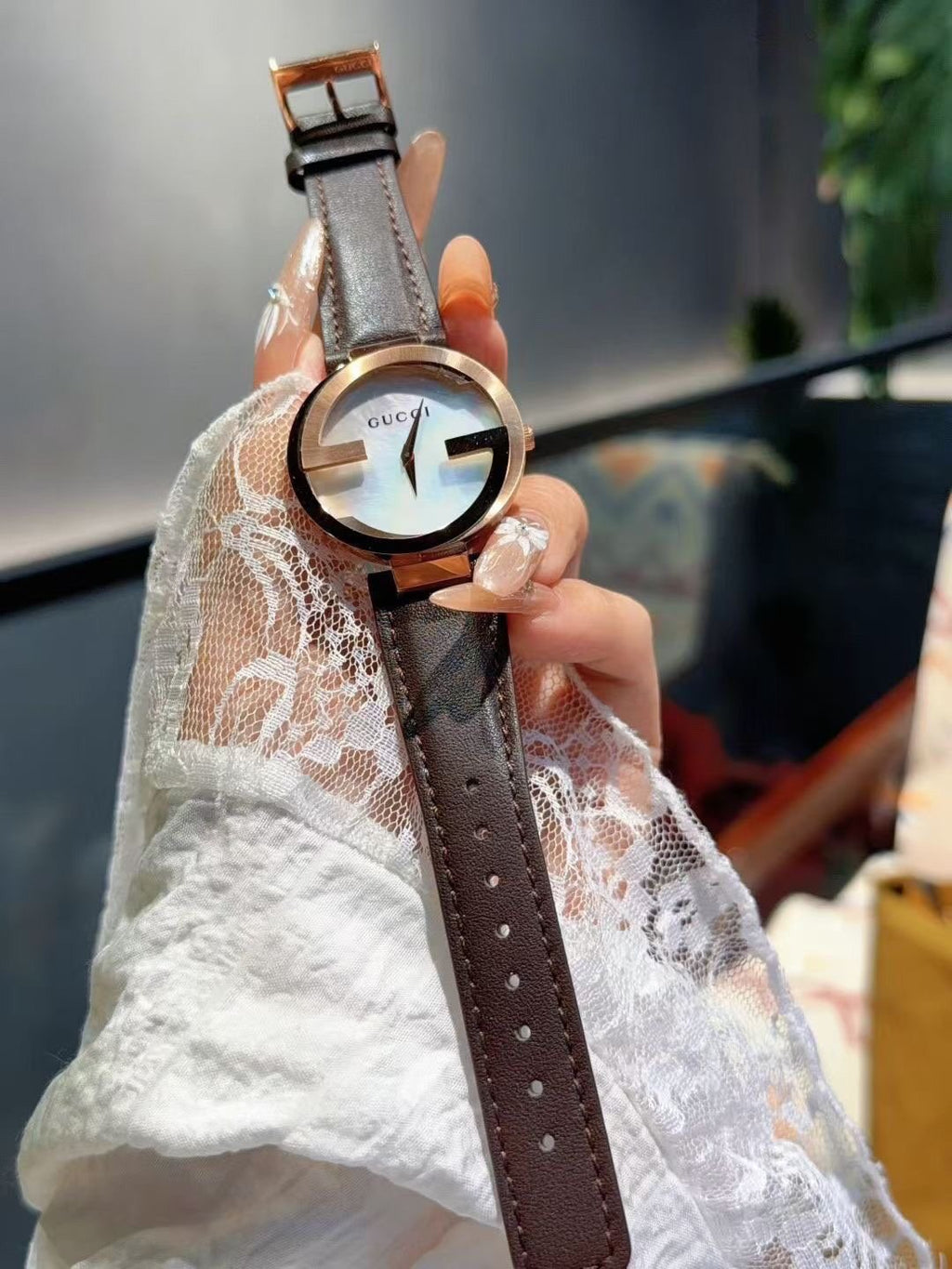 Gucci Brown Leather Strap Watch — model