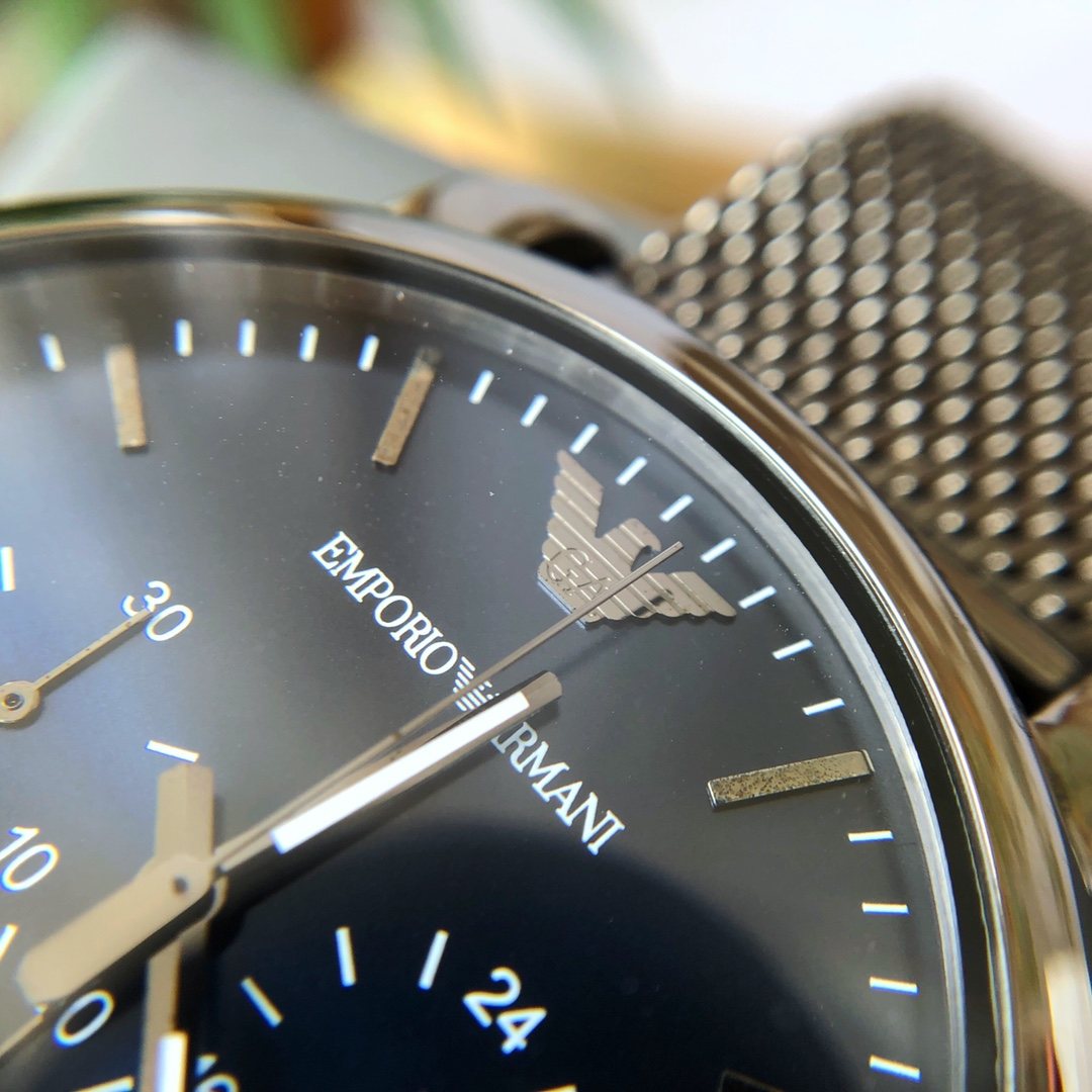 EMPORIO ARMANI Blue Dial Mesh Bracelet Watch — detail