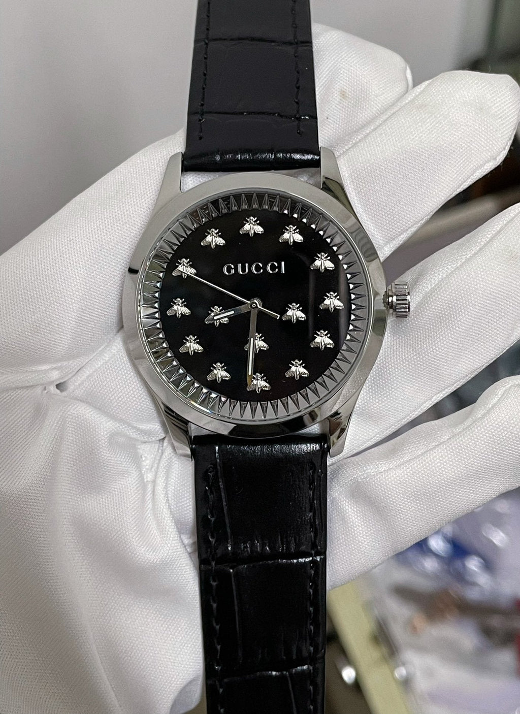 Gucci Black Bee Dial Watch — hero