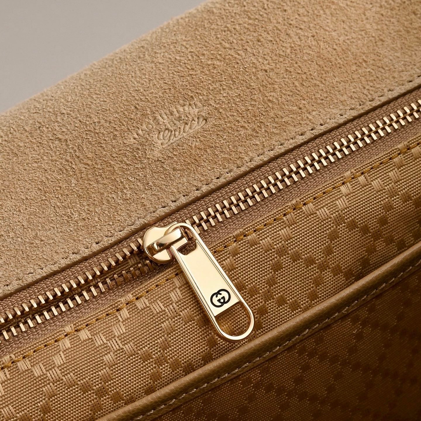Gucci Paparazzo Medium Top Handle Bag